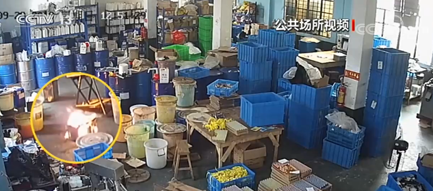 火势加大,其他人视而不见。